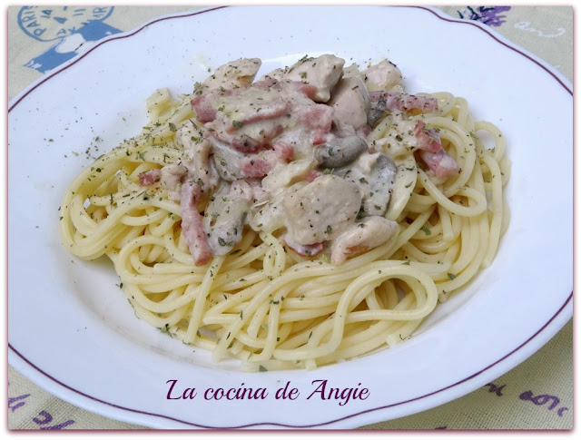 Espaguetis Con Pollo A La Carbonara
