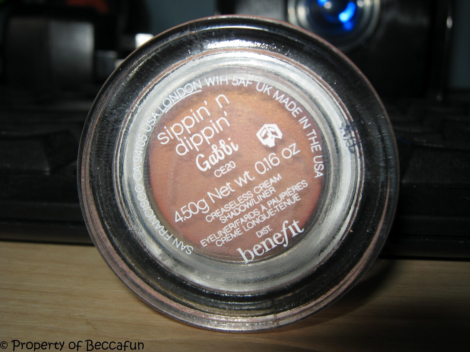 Review Benefit Creaseless Cream Eyeshadow