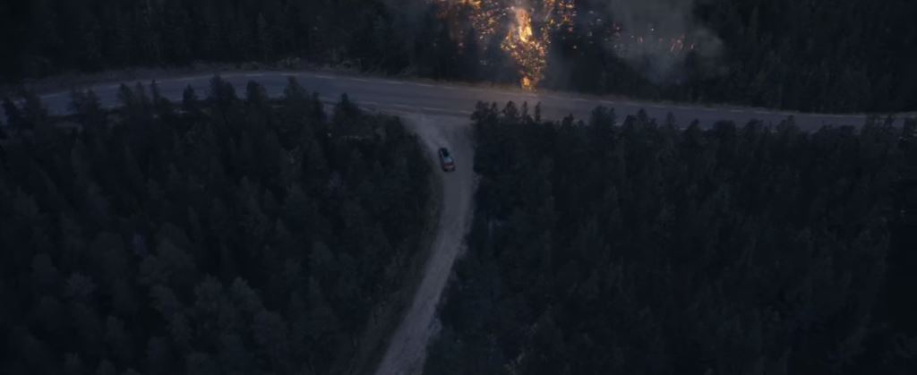 Pubblicità Peugeot 2008 nuovo spot iCockpit ''bosco, cervo e incendio''