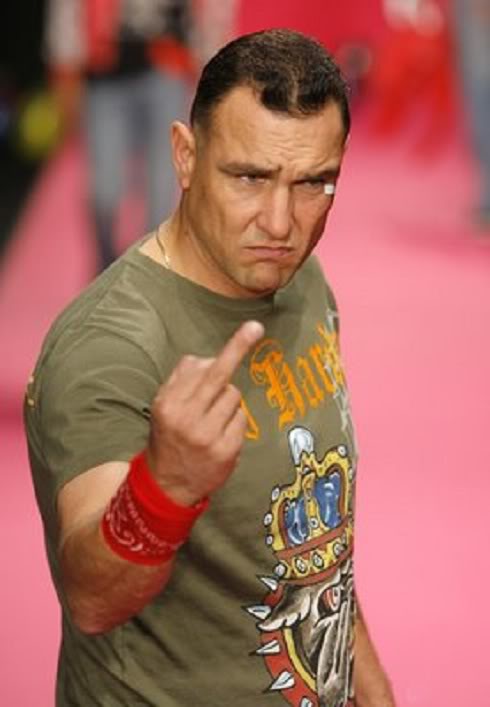 vinnie+jones+middle+finger.jpg