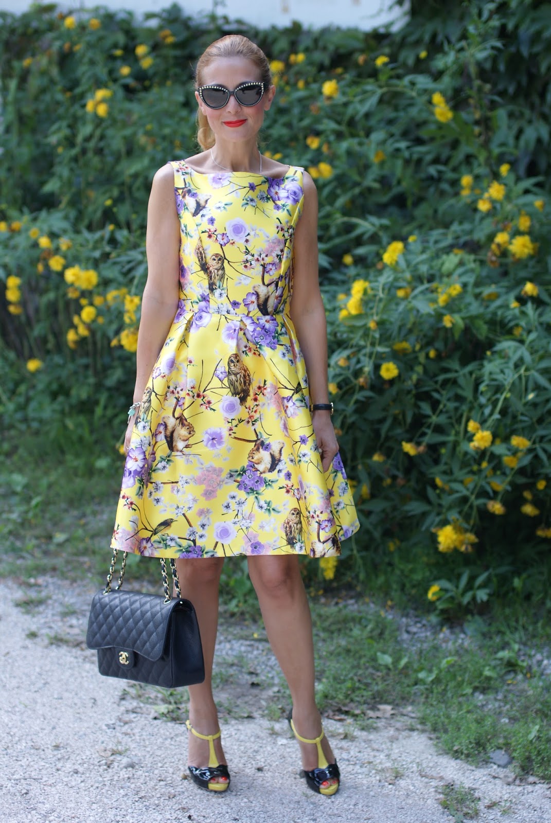 Fashion blogger meets ducks: girly and chic outfit | Fashion and ...