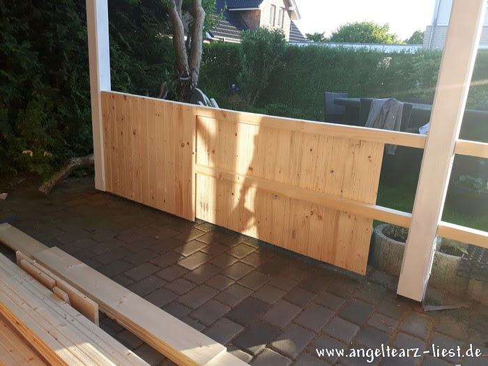Das Geländer der Terrassenüberdachung Das Geländer der Terrassenüberdachung
