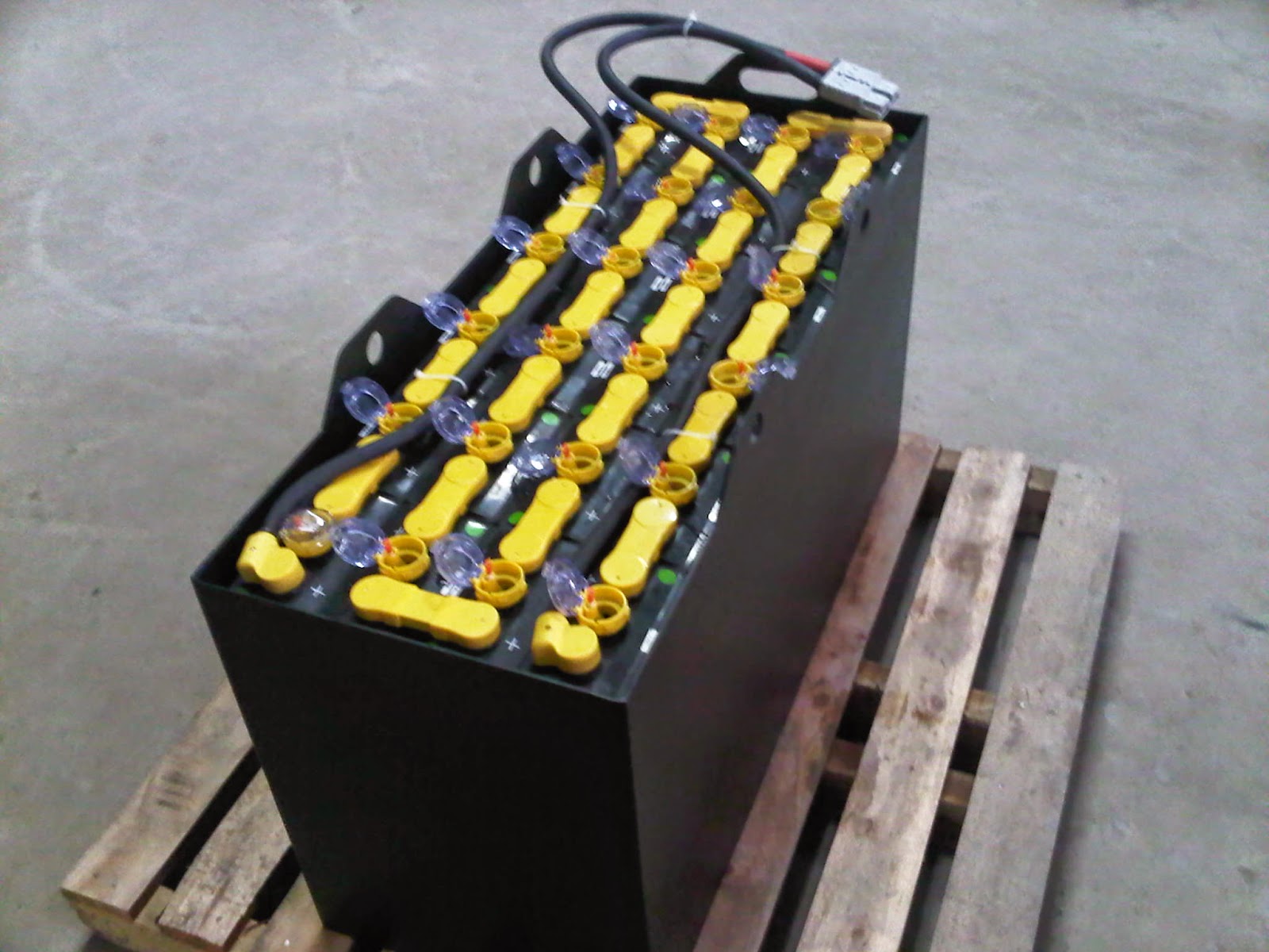 Wijaya Equipments, Logistics Forklift Trucks Pusat Jual Aki Forklift