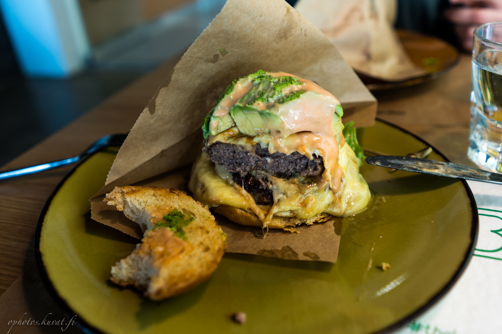 Läskin pojan ravintolat Suuri Burgeritesti osa 2 Lucky Bastard, Stadi