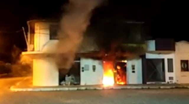 Agência bancária é incendiada em São Domingos; vídeo mostra ação de suspeitos