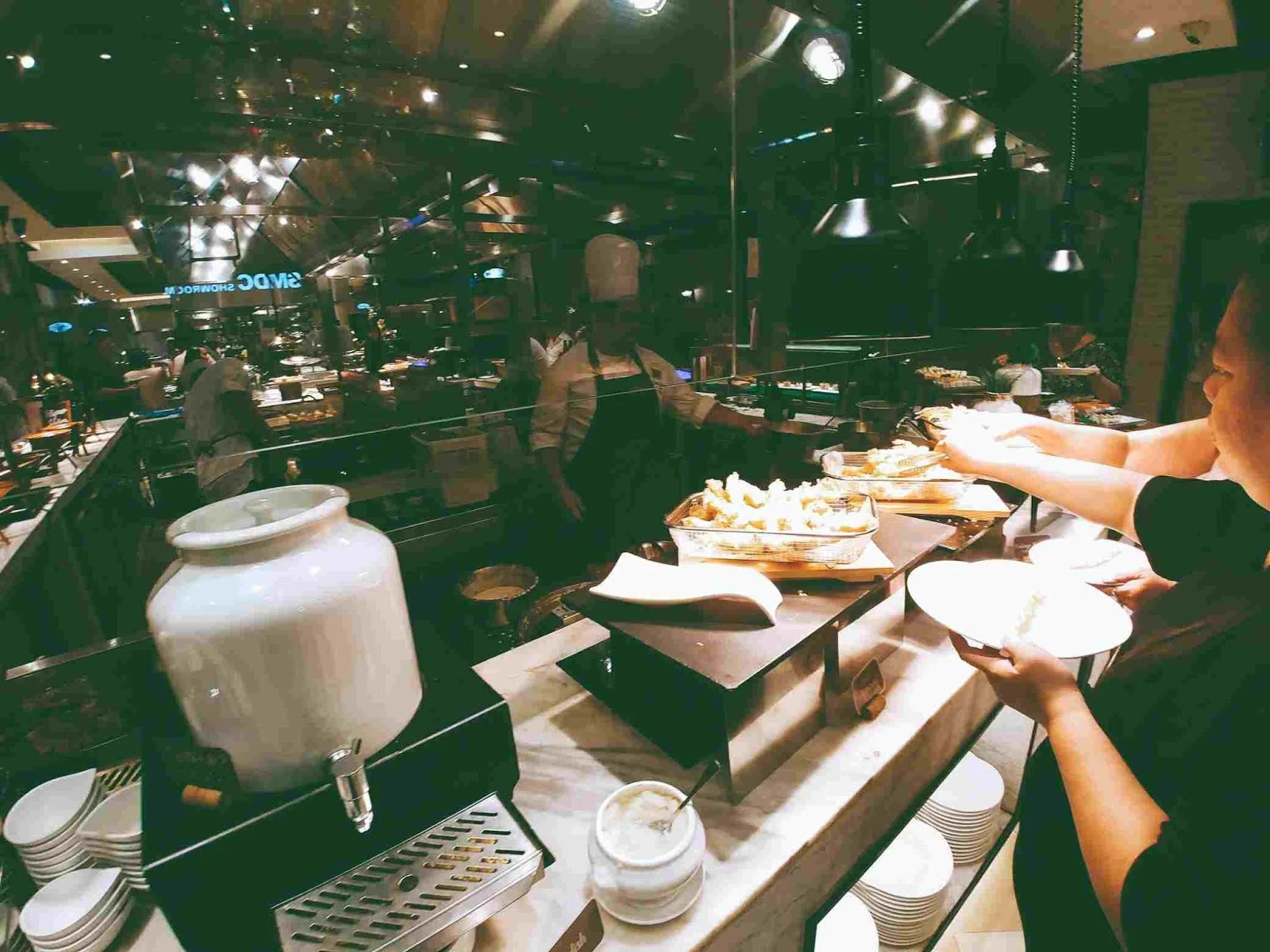 Vikings Luxury Buffet: Japanese food station
