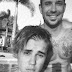 Pai sapão do Justin Bieber posta foto pelado na web, vem ver