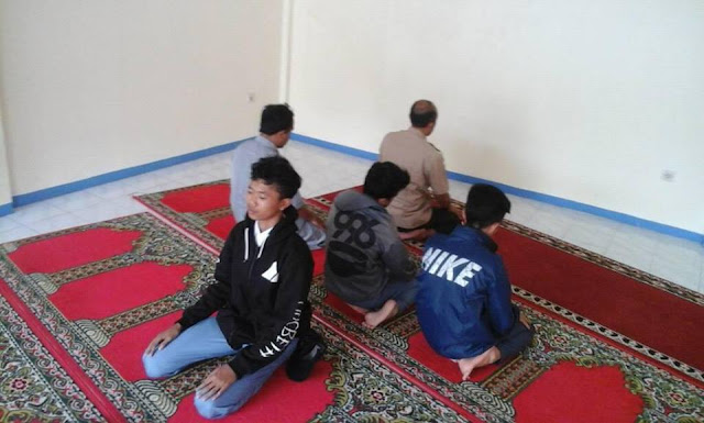 Remaja Alay Kembali Berulah, Lecehkan Shalat Katanya Buat Bercandaan Remaja Alay Kembali Berulah, Lecehkan Shalat Katanya Buat Bercandaan