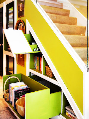 http://ruangrumahkita.blogspot.com/2013/09/memanfaatkan-tangga-rumah-sebagai.html