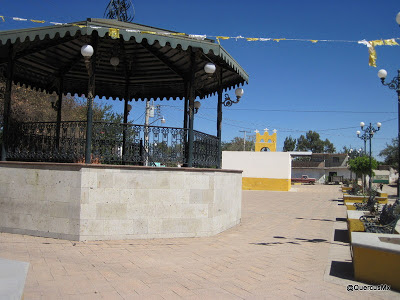 Iglesia y kiosko de Carboneros