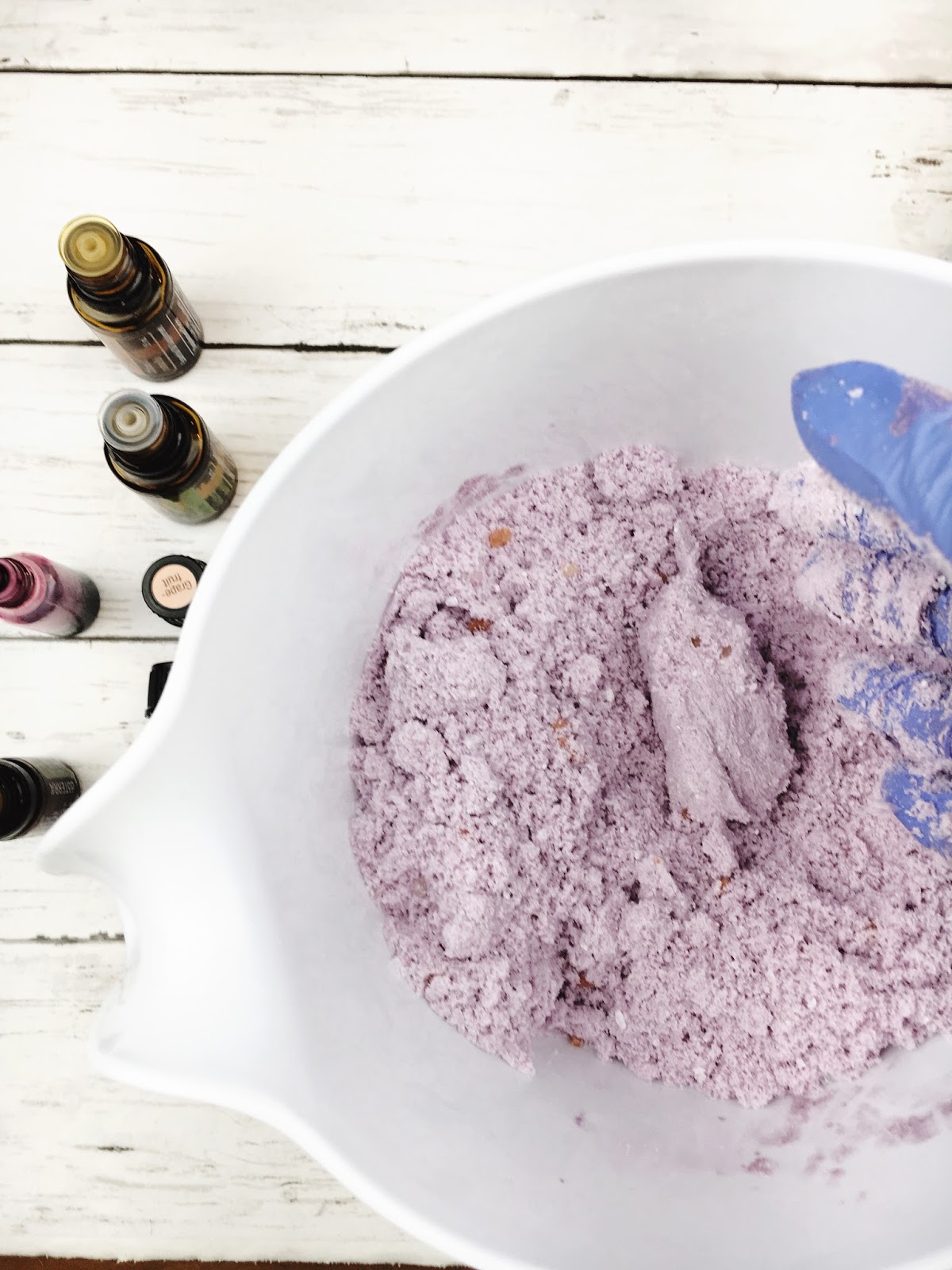five sixteenths blog Make it Monday // DIY Bath Bombs with Essential Oils