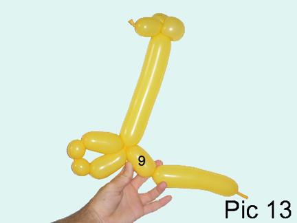 фигурки из шариков колбасок. фигуры из шариков колбасок. фигурки из шаров колбасок. жираф из длинных шариков.