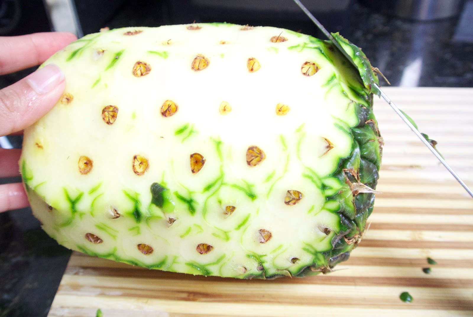 FatConsciousFoodie TECHNIQUE The Right Way to Cut a Pineapple