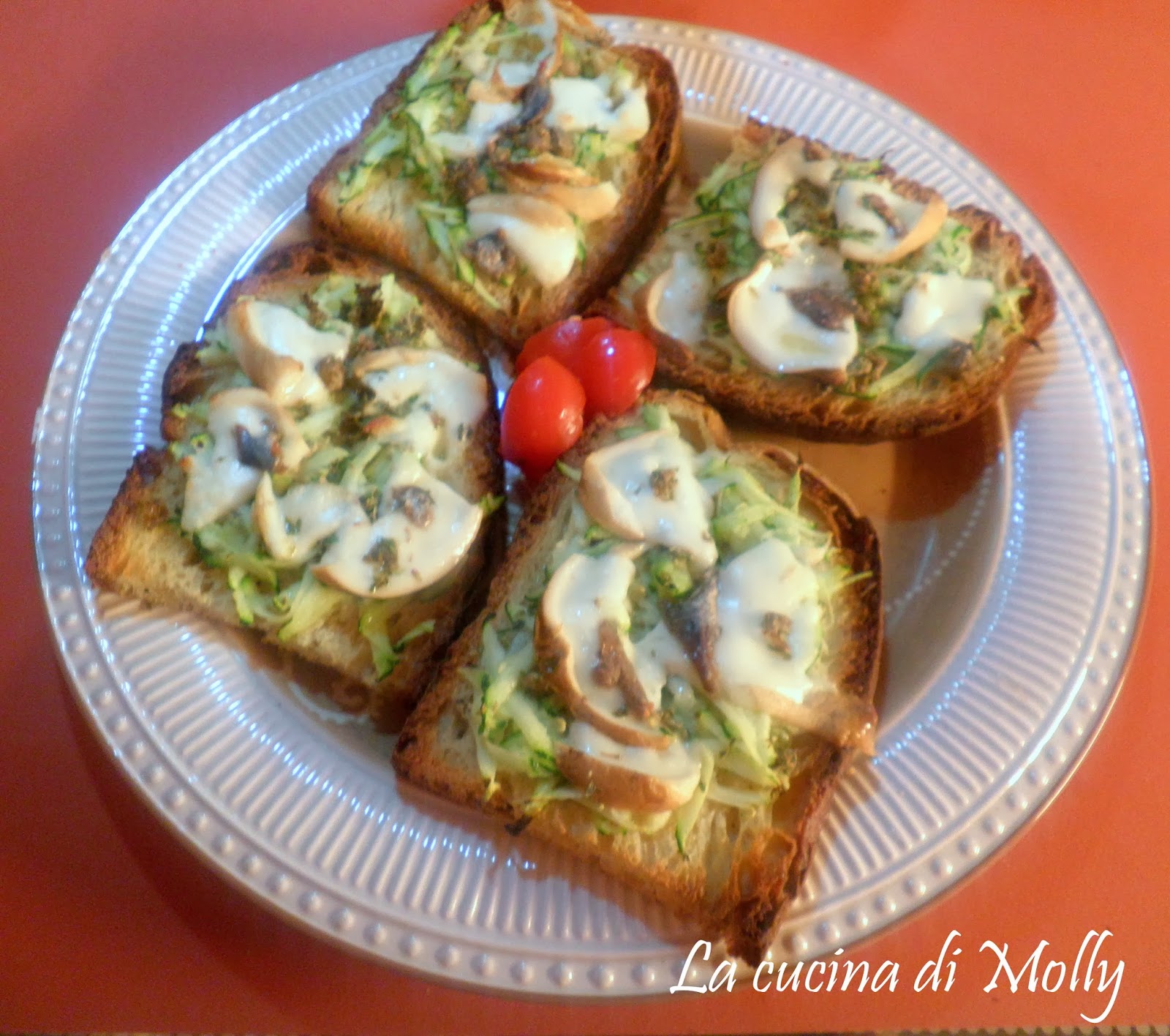 bruschetta con zucchina e mozzarella  affumicata