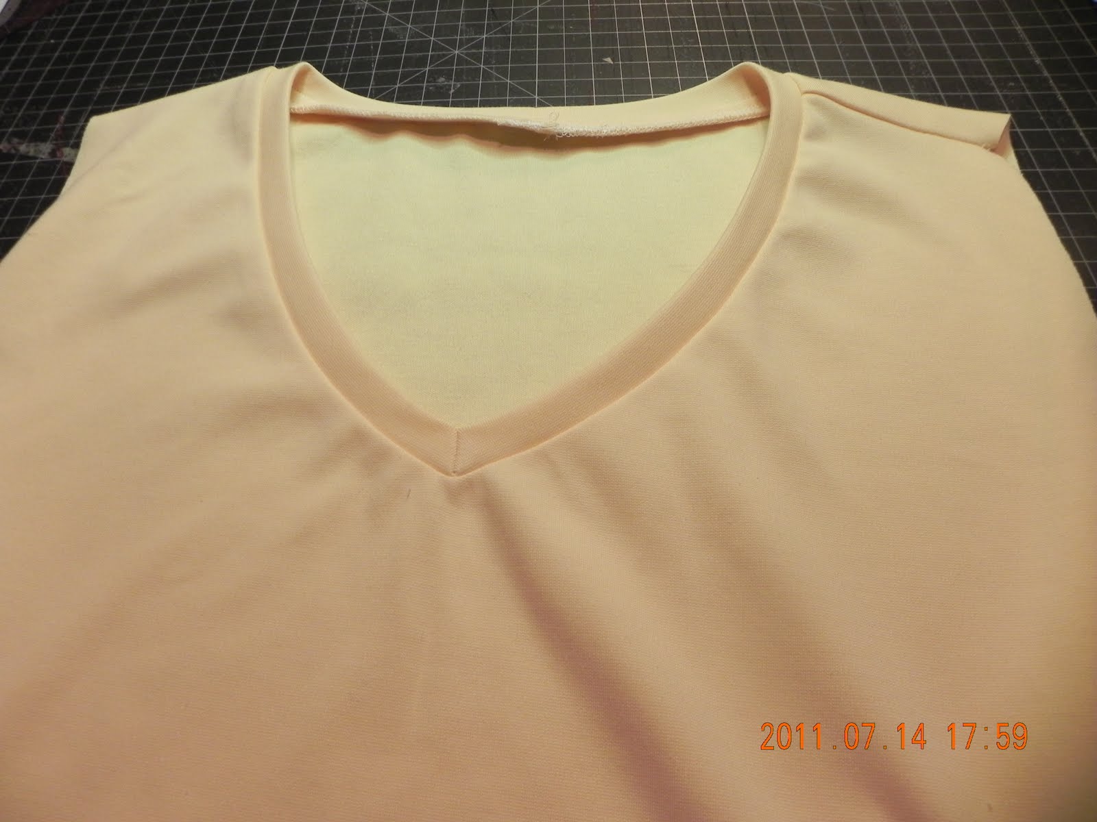 SA Curve How to put on a knit neckband without measuring!