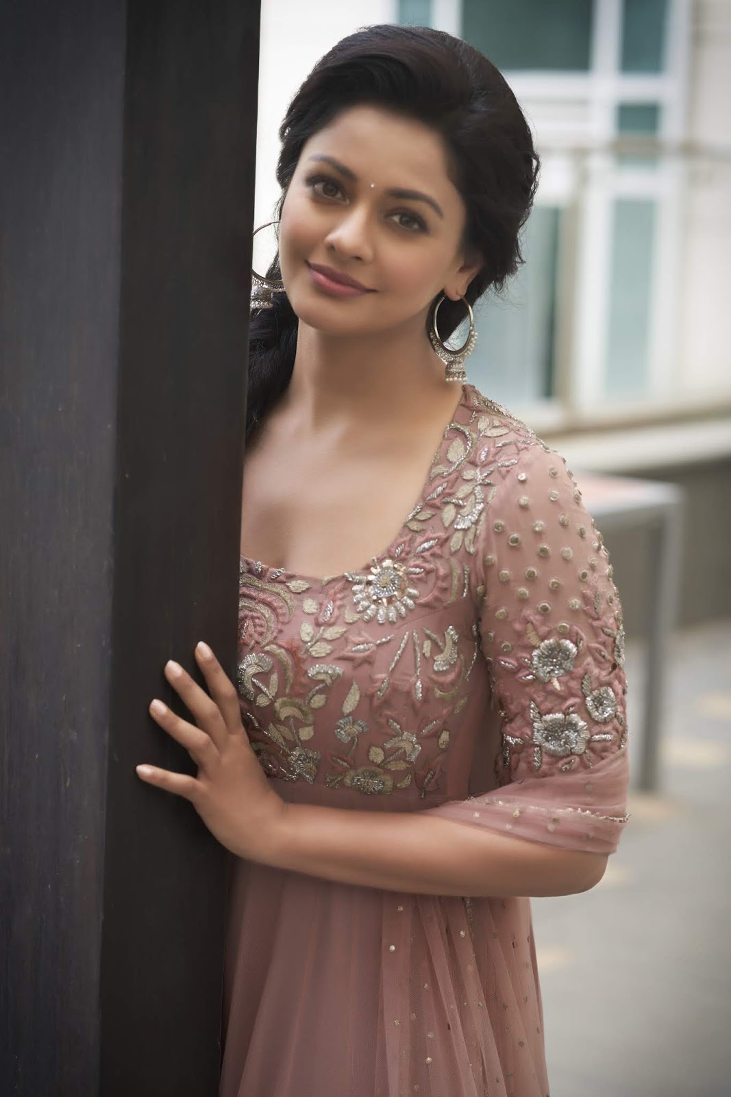 beauty galore hd actress pooja kumar has big ass popping beauty galore hd actress pooja kumar has big ass popping