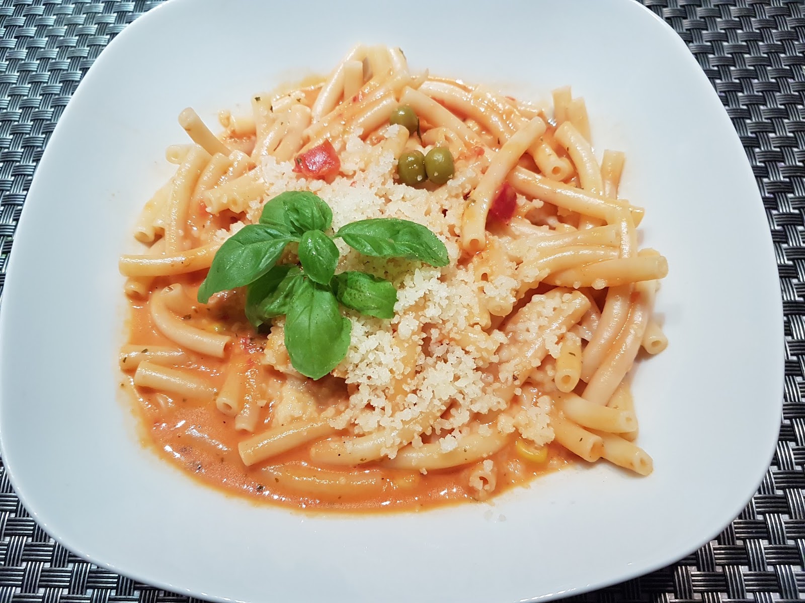 Leckeres aus Gertrauds Küche: Pasta mit Paprika-Tomaten-Sahnesoße