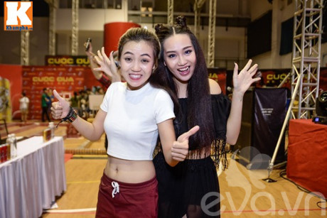 Huong Giang Idol vang mat, Tien Dat choi troi voi 