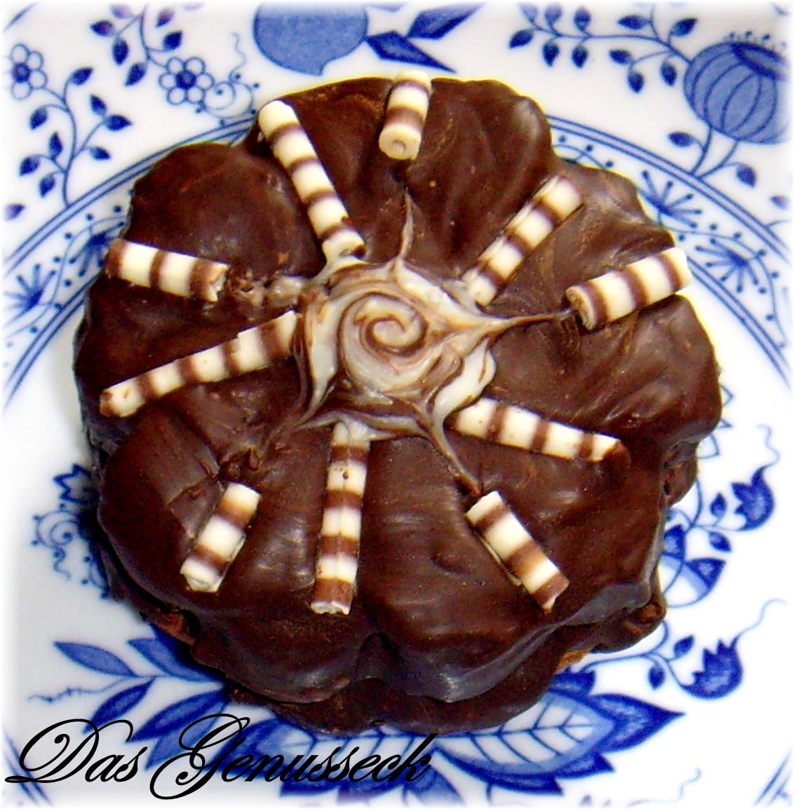 Das Genusseck: Erdbeer-Vanille-Torte mit Schokoladen-Marzipan-Decke