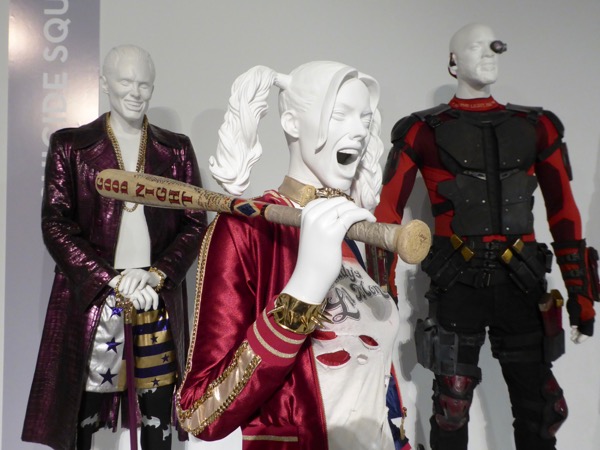 Suicide Squad Harley Quinn costume and baseball bat Suicide Squad Harley Quinn costume bat