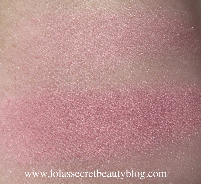 lola's secret beauty blog: Chanel Les Tissages de Chanel Blush Duo Tweed No. 10 Tweed Pink Swatches and Review