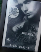 Buchvogel Cover von Verfluchte Liebe zeigt den attraktiven Lucian