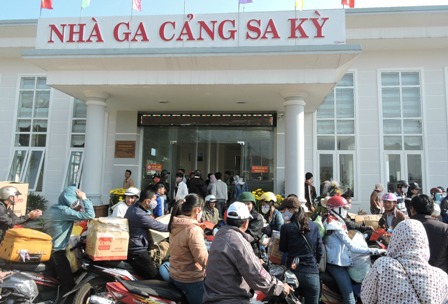 Nhà ga Cảng Sa Kỳ tấp nập du khách. Ảnh: Ngọc Phó