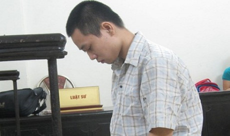 Đâm nhân tình của mẹ, nam sinh hầu tòa vì giây phút thiếu kiềm chế - Ảnh 1 Dam nhan tinh cua me, nam sinh hau toa vi giay phut thieu kiem che - Anh 1