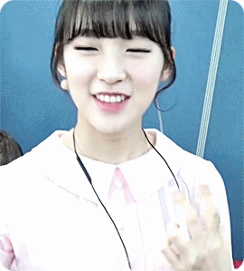 의상이 핑크색이라 기분이 좋은 아린이.gif | 인스티즈