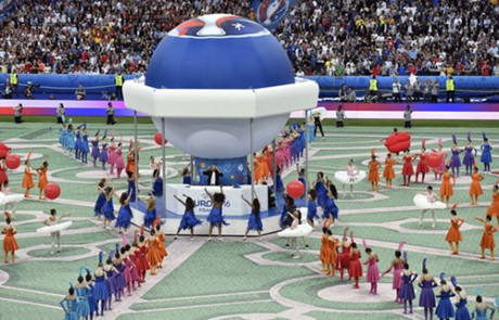 Thong diep y nghia trong Le khai mac EURO 2016 - Anh 3