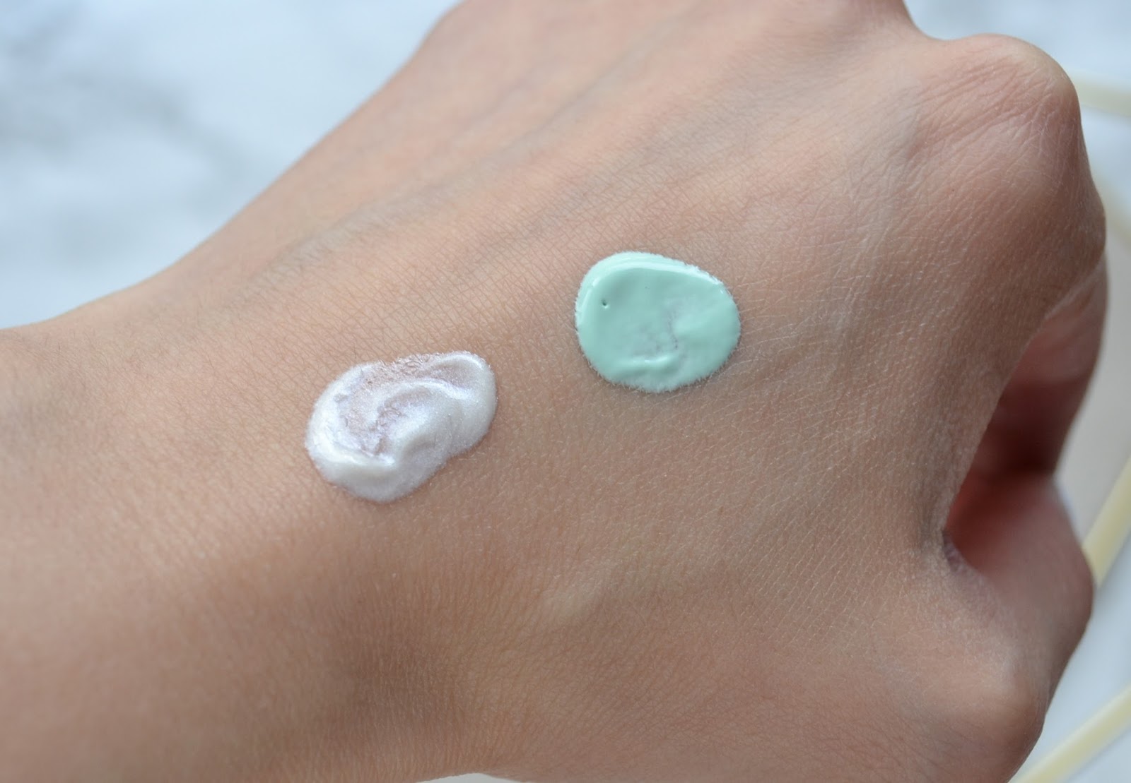 MAKEUP Clarins SOS Primer in Green and Universal Light Cosmetic