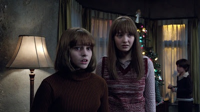 Madison Wolfe and Lauren Esposito in The Conjuring 2