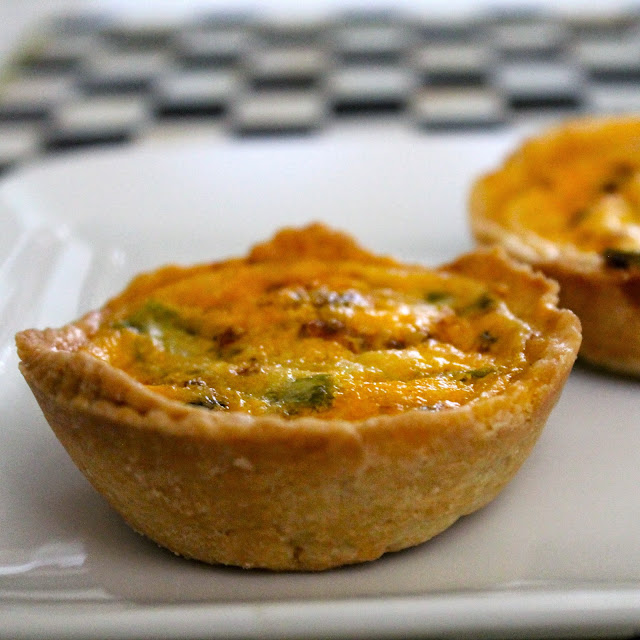 mini quiches, chorizo quiche, how to make mini, back to school breakfast ideas,  quiches, quiches miniatura, como hacer mini quiches, easy breakfast, make ahead breakfast recipes, easy breakfast recipes, quiche recipes