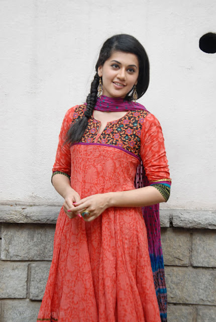 Bollywood Heroine Taapsee Pannu red drase chut picture 