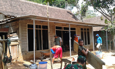 TAK SABAR MENUNGGU RUMAHNYA DI REHAB