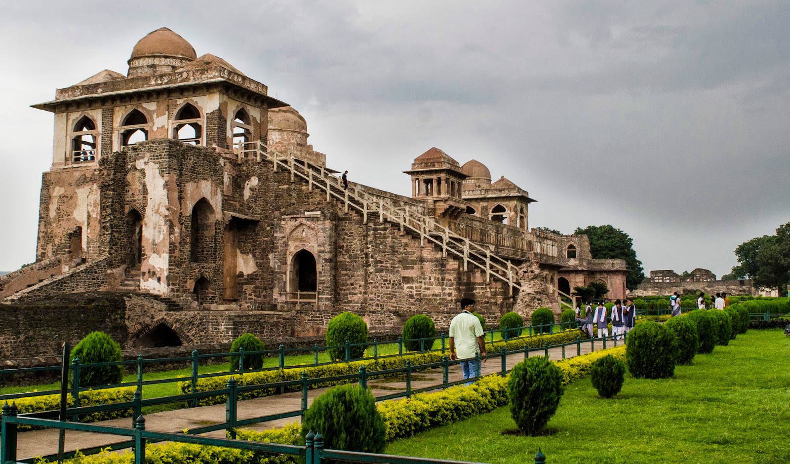 Jahaz Mahal inside