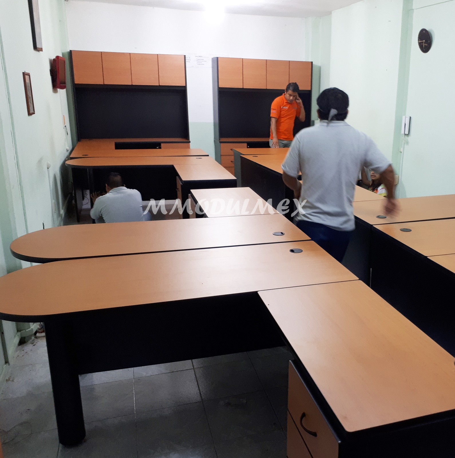 MUEBLES DE TIENDAS, MUEBLES DE OFICINAS Y MUEBLES SOBRE DISEÑO