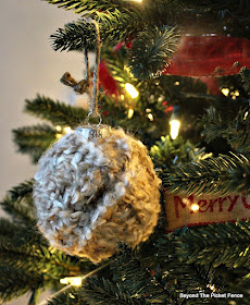 ornament, yarn ball, DIY, Christmas ideas, rustic, tree, decorations, http://bec4-beyondthepicketfence.blogspot.com/2015/11/12-days-of-christmas-day-6-warm-cozy.html
