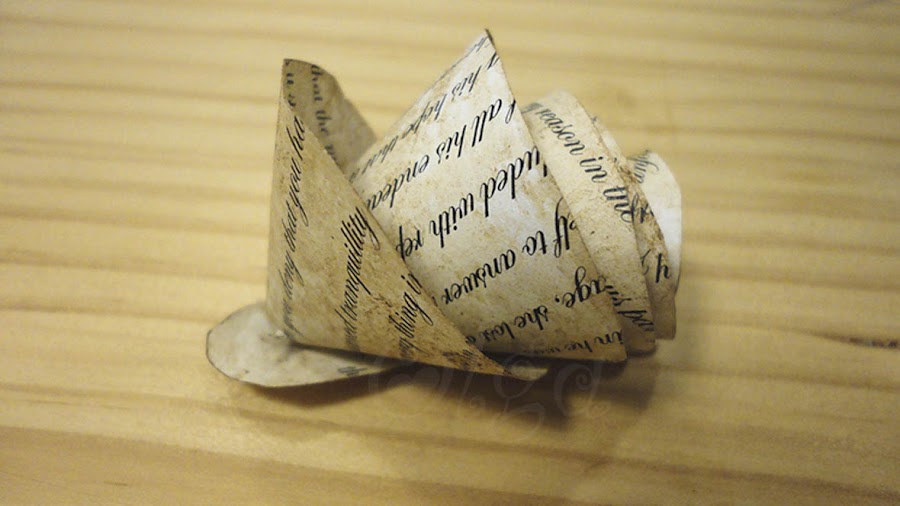 como_hacer_flores_de_papel_envejecido_imitando_hojas_de_libro_antiguo_how_to_paper_flowers_fake_old_book_paper