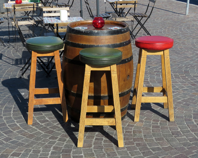 Stools and barrel, Piazza del Pamiglione, Livorno