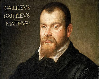 Biografi Galileo Galilei - Penemu Teleskop Biografi Galileo Galilei - Penemu Teleskop Galileo lahir di Pisa, Italia, 15 Februari 1564. Saat kuliah di Universitas Pisa, Galelio dijuluki "si ngotot dan pembangkang dosen". Meskipun demikian, dia mampu menduduki posisi sebagai dosen di universitas itu tahun 1589.Galileo berpendapat bahwa, baik benda berat maupun ringan jatuh pada kecepatan yang sama, kecuali sampai batas mereka berkurang kecepatan akibat pergesaran udara. Teori ini menumbangkan teori Aristoteles. Salah satu penemuan Galileo yang penting di bidang astronomi adalah teori yang mengukuhkan teori Copernicus (heliosentrik) yaitu bumi dan semua planet lainnya berputar mengelilingi matahari, bertentangan dengan teori geosentrik Aristoteles. Agustus 1632 pengadilan gereja melarang penerbitan buku Dialoque on the Two Chief Word System, yang diterbitkan di Florence 1632. Pada Desember 1633, Galelio diadili dan dijatuhi hukuman rumah seumur hidup. Ia dituduh menyebarkan teori yang menentang isi alkitab, ajaran sesat dan menghina ajaran gereja. Buku terakhirnya Discourses Concerning Two New Sciences akhirnya diterbitkan di Leiden tahun 1638. Tanggal 8 Januari 1642, Galileo meninggal dunia di kota arcetri. Sumbangan penting pertamanya di bidang mekanika. Aristoteles mengajarkan, benda yang lebih berat jatuh lebih cepat ketimbang benda yang lebih enteng, dan bergenerasi-generasi kaum cerdik pandai menelan pendapat filosof
