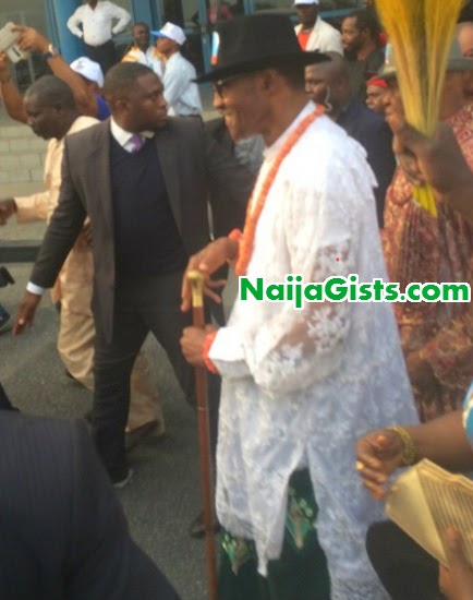 buhari collapsed apc rally