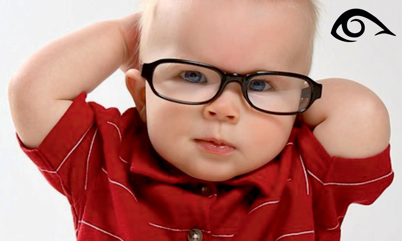 У ребенка зрение 1 5. Очки для детей для зрения. Дети в очках. Косоглазие у детей. Малыш в очках.