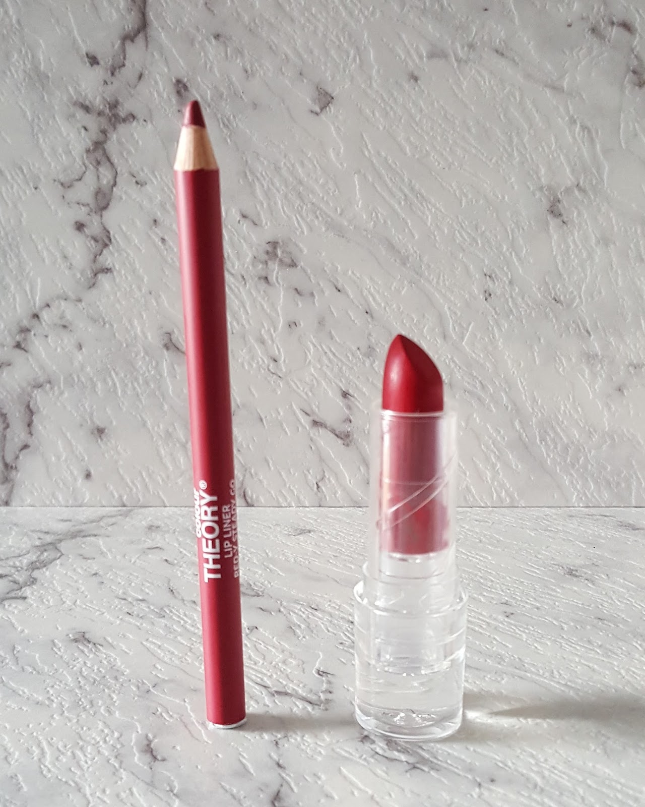 Beautifully Glossy Colour Theory Lipstick and Liner A pleasant surprise