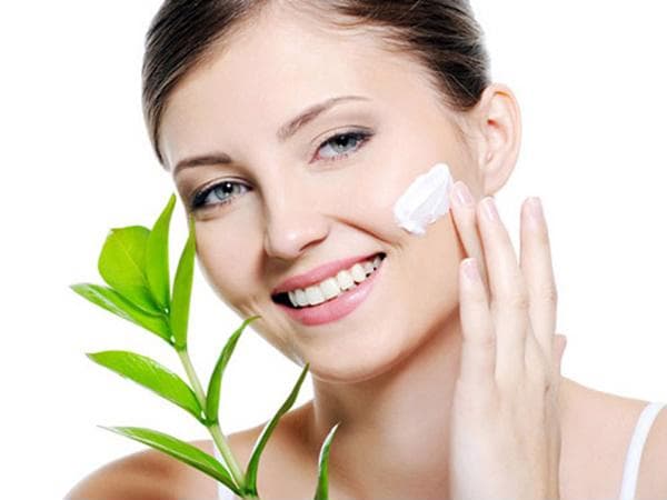 Cách chăm sóc da mặt không để lại thâm sau khi nặn mụn - Ảnh 3