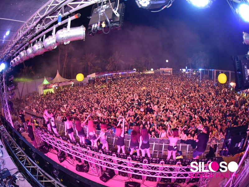 new year countdown at singapore s siloso beach party 2017 new year countdown at singapore s siloso beach party 2017