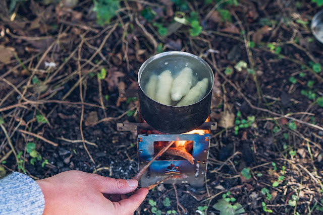 Outdoor Kitchen 01  Hobo Schupfnudeln + Buchtipp Bushcraft Essentials Kochbuch  Schupfnudel-Rezept  Bushbox-LF-Titan 10