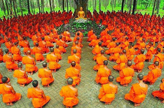 SANGHA - Pemuda Meniru Buddha SANGHA - Pemuda Meniru Buddha