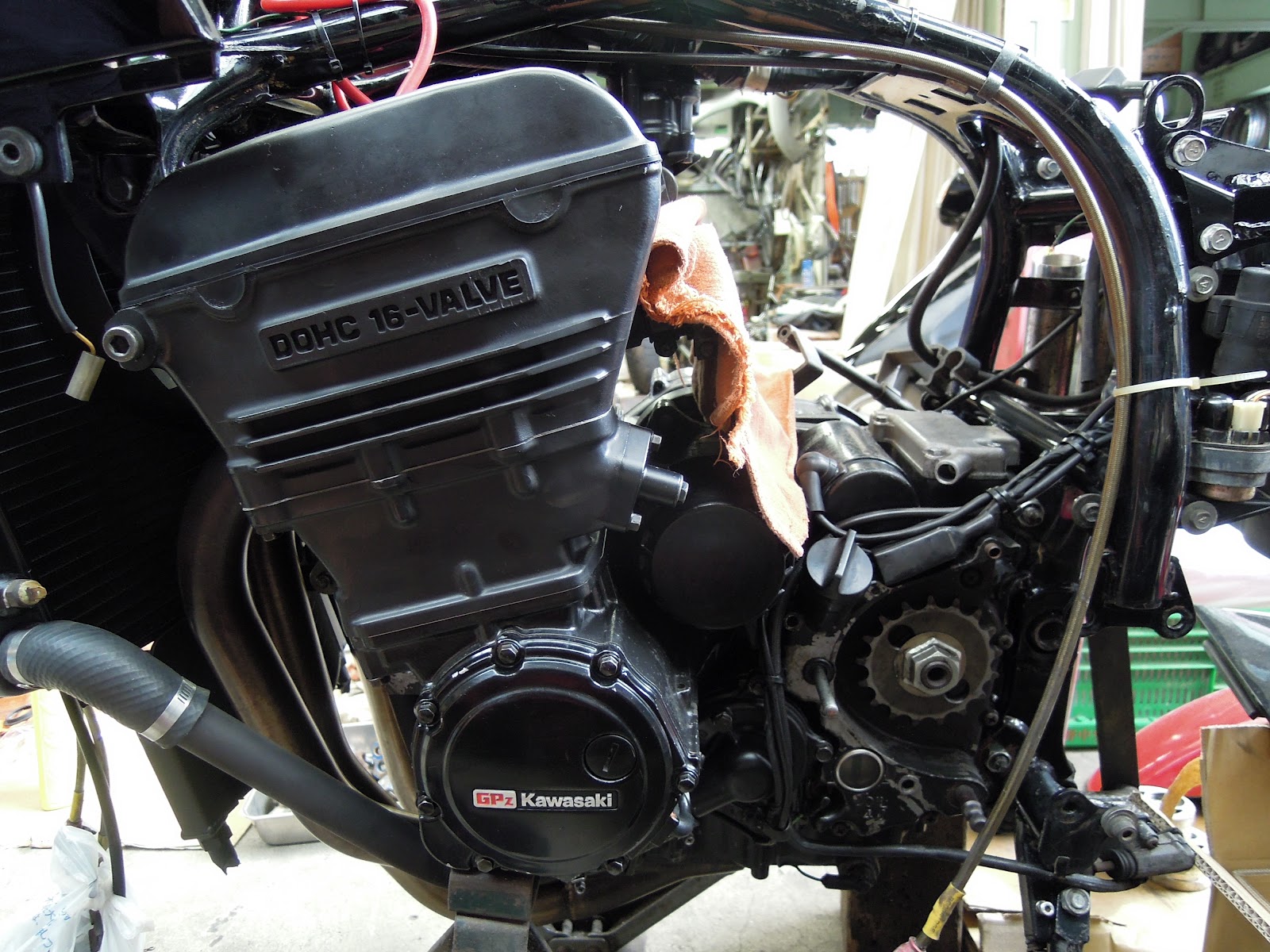 カワサキ GPZ1000RX エンジン