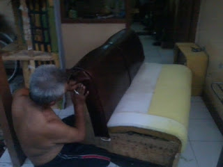 service sofa bandung